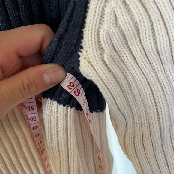 Y2K Ralph Lauren Cream and Navy Blue Turtleneck Sweater with Ribbed Knit Texture - Picture 4 of 5